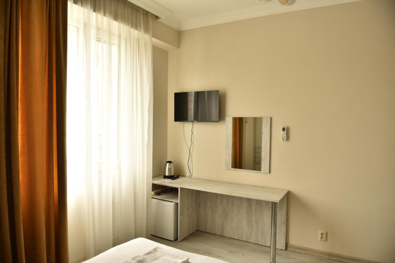 Prime Hotel Batoumi Extérieur photo