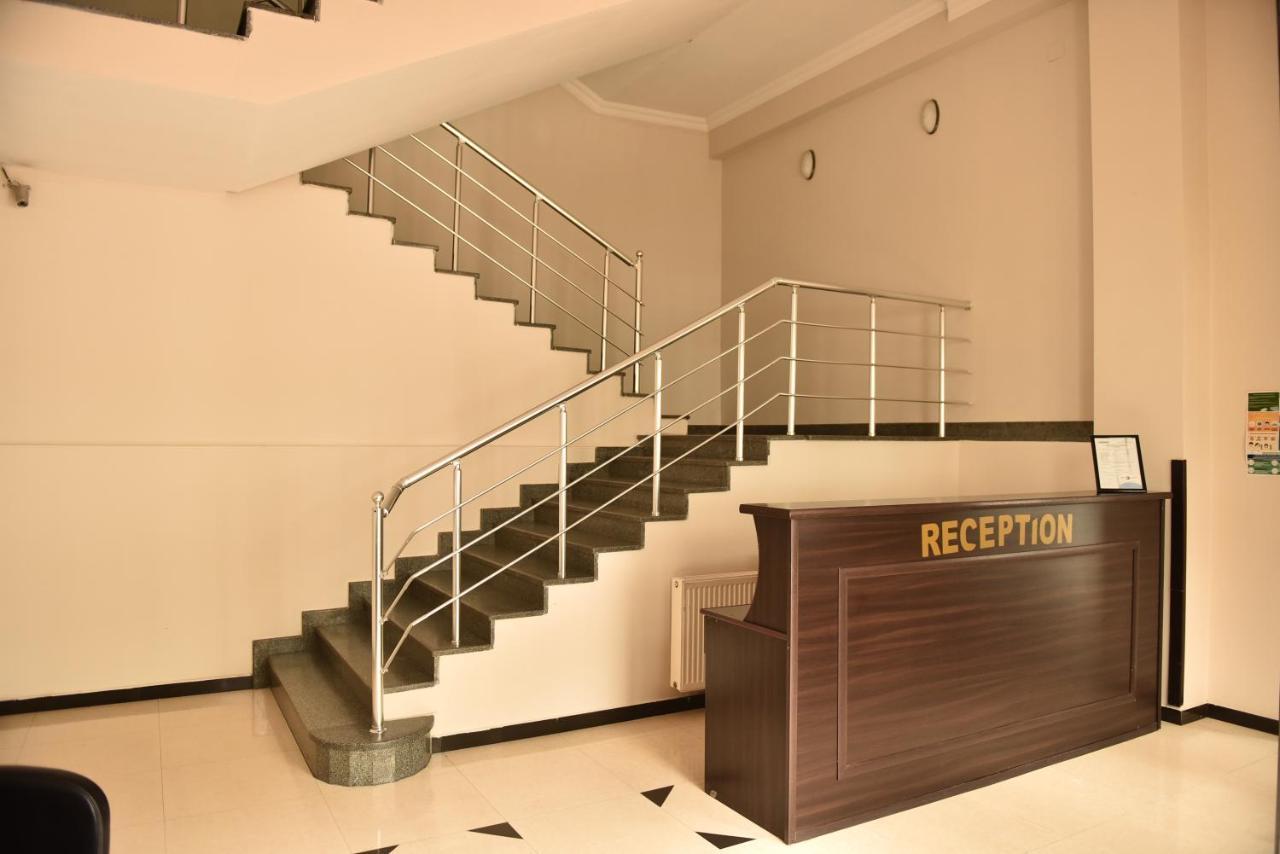 Prime Hotel Batoumi Extérieur photo